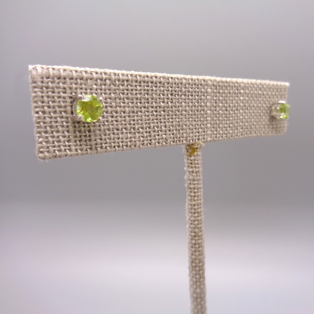 NWOT 4mm *Top Quality Stone* PERIDOT Sterling Studs